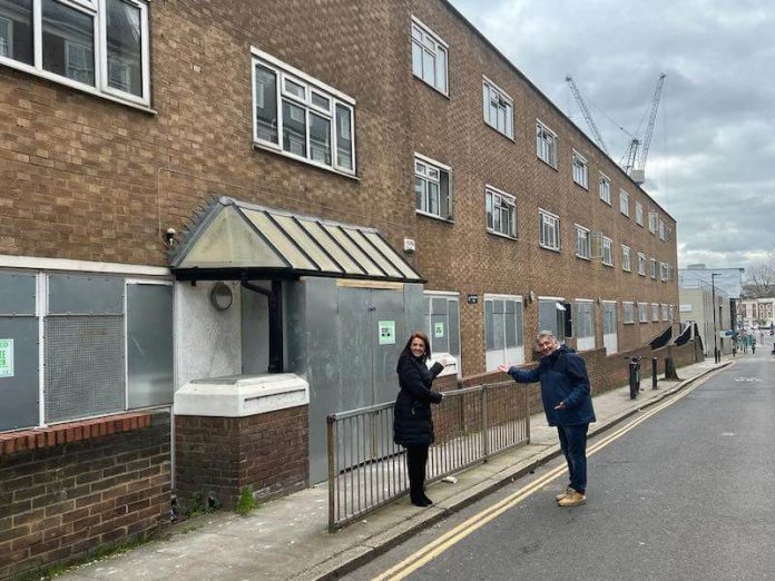propjetà f'Londra - puttinu