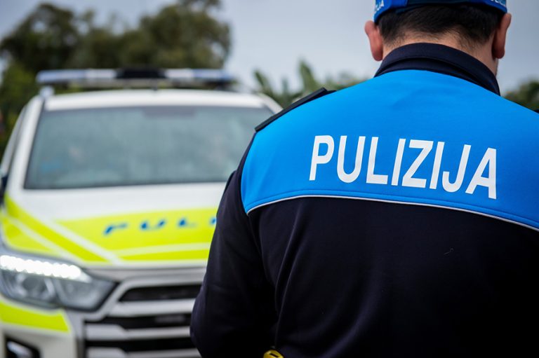 Attentat ta’ serqa minn ħanut f’Birkirkara … Raġel mgħammad u allegatament b’flixkun tal-ħġieġ agredixxa lill-kaxxier li sakkar il-kexxun tal-flus