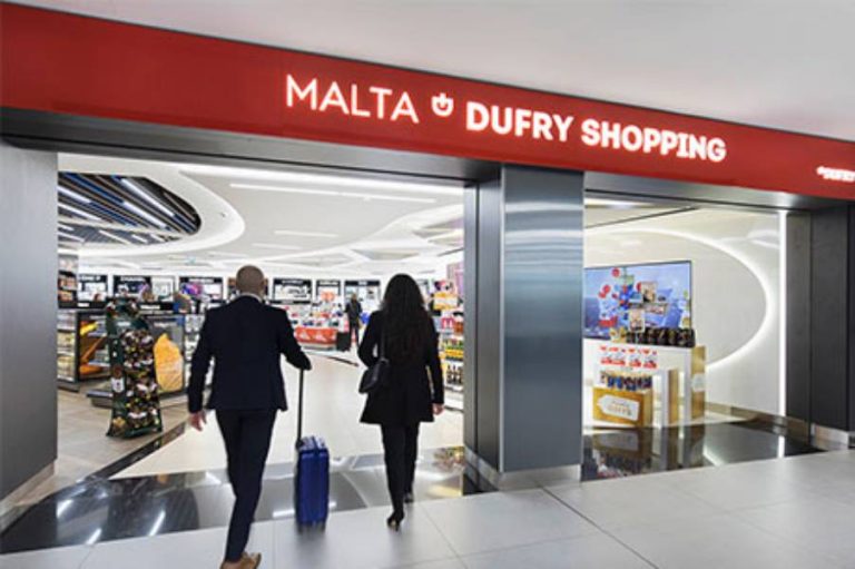 Libjan jisraq mobile minn fuq salesgirl fl-Ajruport “għax ħallat il-mediċina max-xorb”