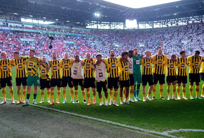 Bundesliga - FC Augsburg v Borussia Dortmund