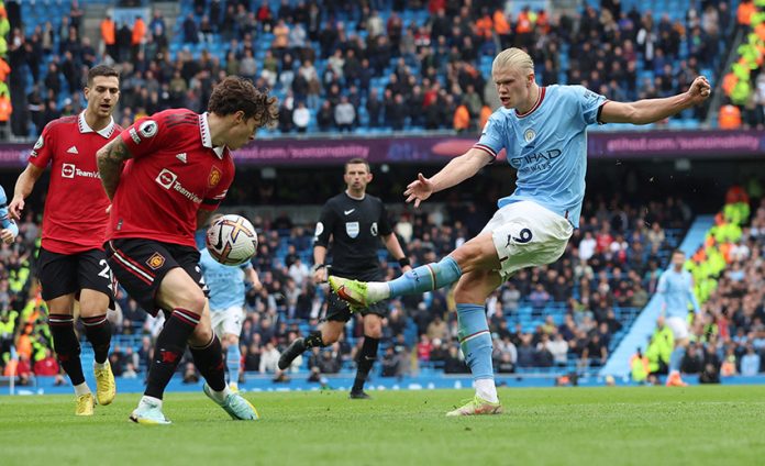 Premier League - Manchester City v Manchester United