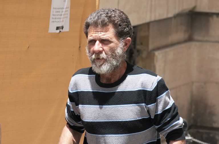 Illiberat b’kundizzjoni wara li seraq arloġġ dekorattiv “biex jixtri x’jiekol”