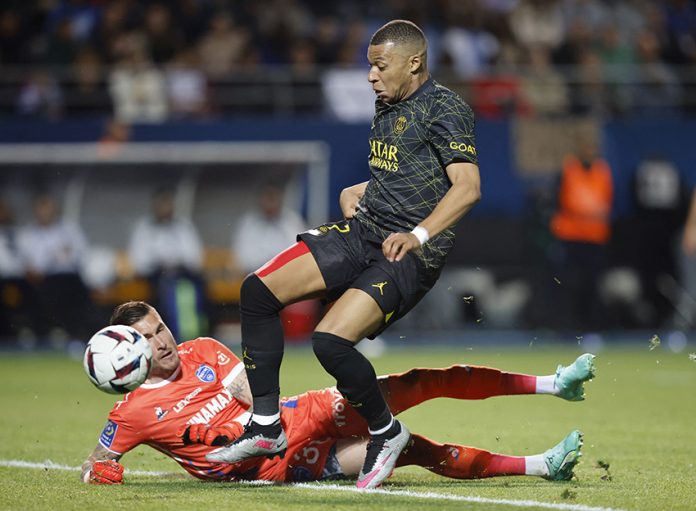 Ligue 1 - Troyes v Paris St. Germain