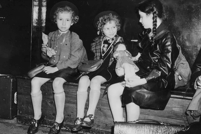 Ruth Adamecz & Inge Adamecz and Hanna Cohn