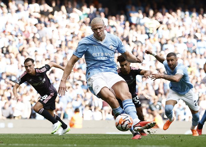 Premier League - Manchester City v Fulham