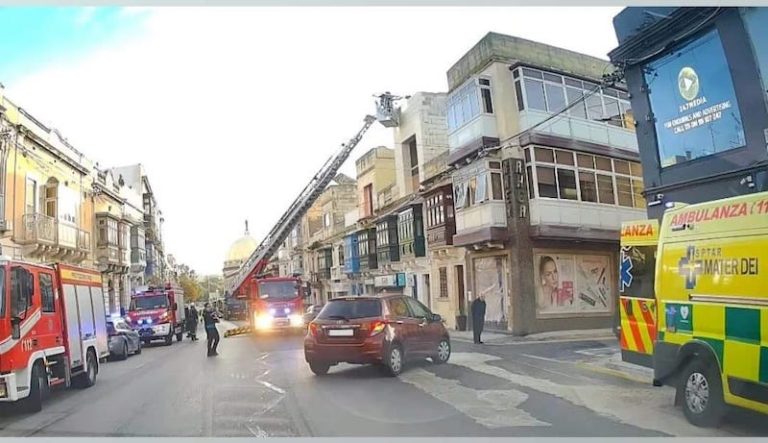 Ħaddiem fil-periklu tal-mewt wara li waqa’ sular f’sit tal-kostruzzjoni