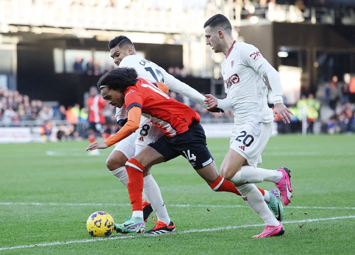 Premier League - Luton Town v Manchester United