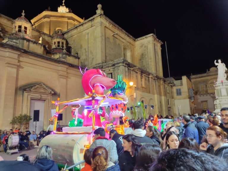 Attendenza numeruża għall-Karnival fiż-Żurrieq