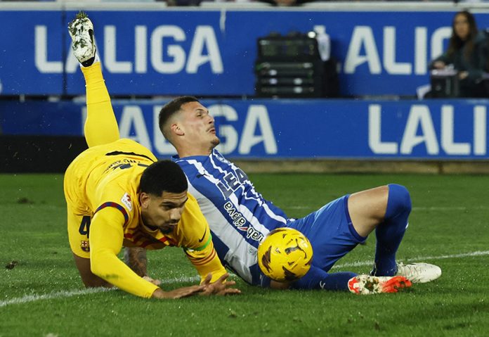 LaLiga - Deportivo Alaves v FC Barcelona