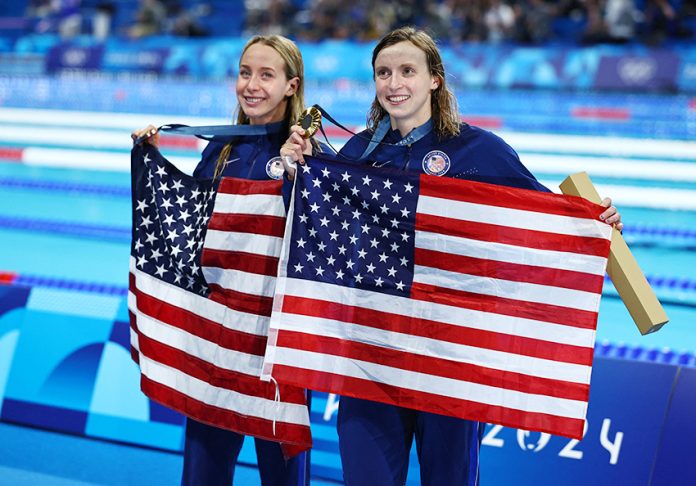 Swimming - Women's 800m Freestyle Victory Ceremony