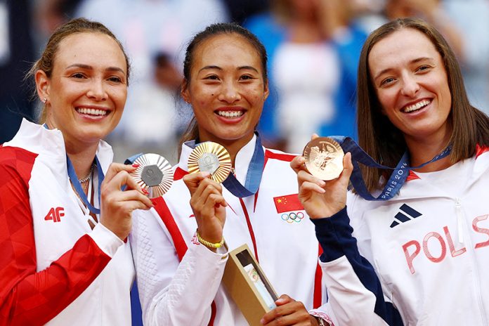 Tennis - Women's Singles Victory Ceremony
