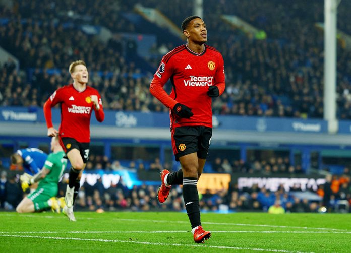 Premier League - Everton v Manchester United