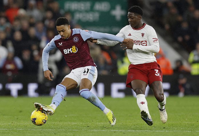Premier League - Aston Villa v Manchester United