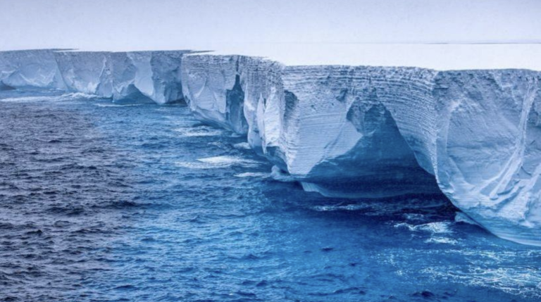 Iceberg ġganteska f’rotta ta’ ħabta ma’ gżira remota Brittanika