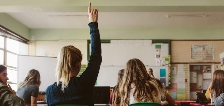 Aktar studenti bi kwalifika rikonoxxuta fi tmiem l-edukazzjoni obbligatorja