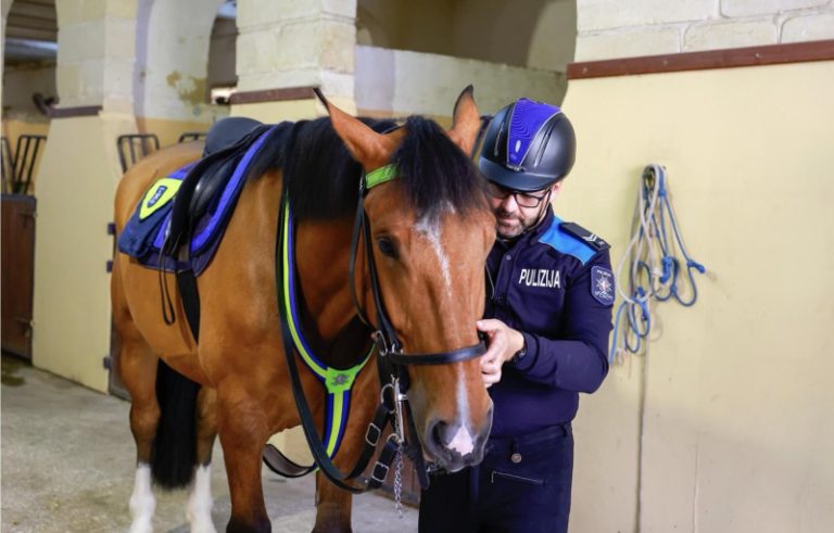 Ġanni beda jservi fil-Korp tal-Pulizija