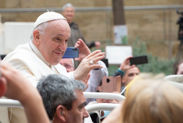 Il-Papa Franġisku m’għadux fil-periklu li jitlef ħajtu