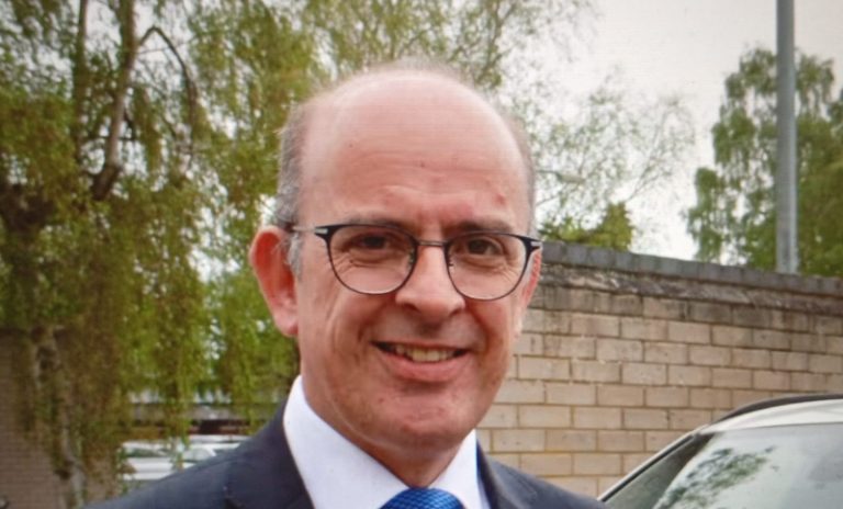Għaliex Coles mexa fuq il-passi ta’ Jeremy Harbinson?