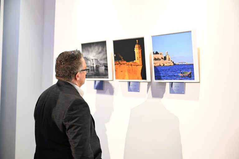 Impјegati tal-BOV јesponu t-talenti tagħhom fil-Fotografiјa