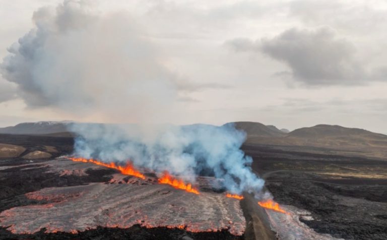 Eluf ta’ turisti u residenti jiġu evekwati minħabba vulkan f’Iceland