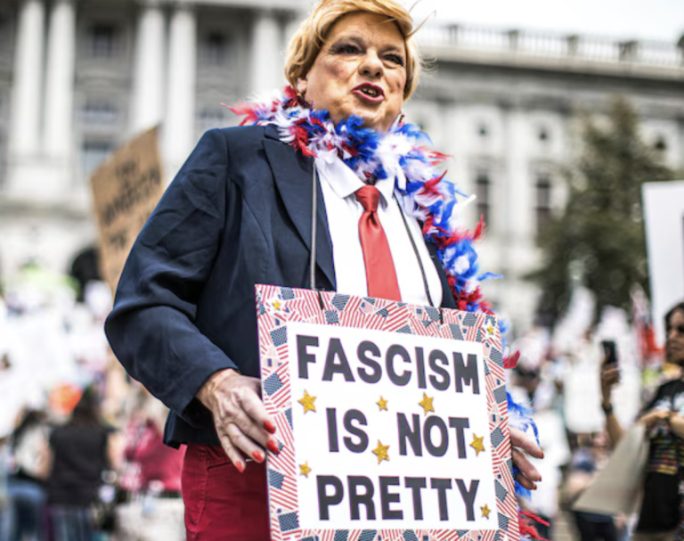 Eluf jipprotestaw kontra t-tmexxija ta’ Trump 