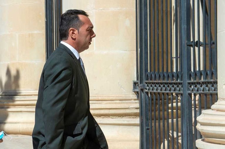 Theuma jgħid li lil “Ta’ Maksar” qatt ma kellimhom