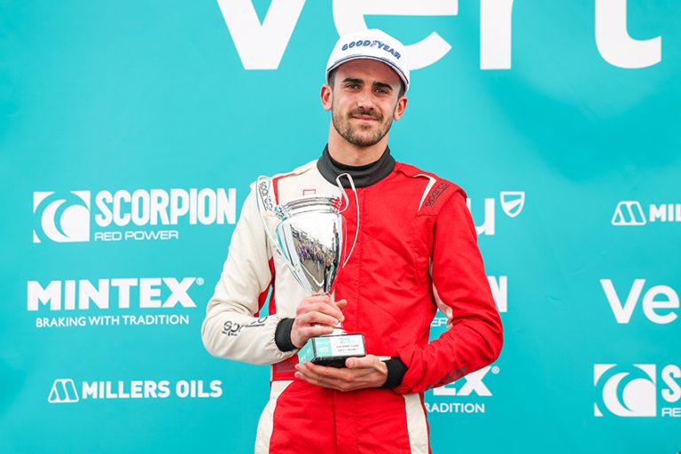 Il-Malti Nicky Gauci itellaq fil-Mini Challenge f’Donington
