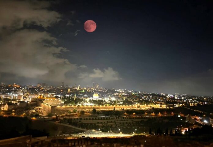 Fuq il-belt Al Quds fil-Palestina