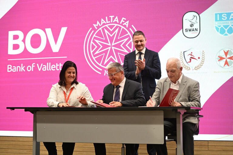 Il-Bank of Valletta Jappoġġja l-Futbol fil-Komunità madwar Malta u Għawdex