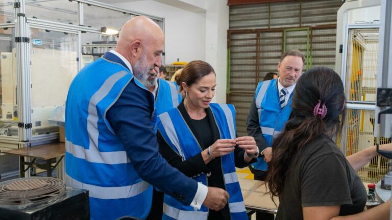 L-istabbiltà fil-prezzijiet tal-enerġija twassal biex kumpaniji jibqgħu jkabbru u jinvestu fil-ħaddiema