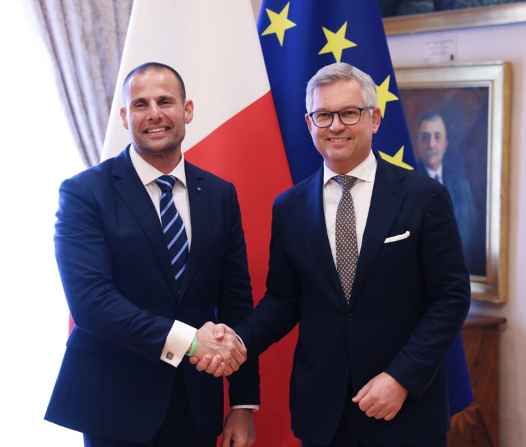 Il-Prim Ministru Robert Abela f’laqgħa mal-Kummissarju Ewropew, Magnus Brunner