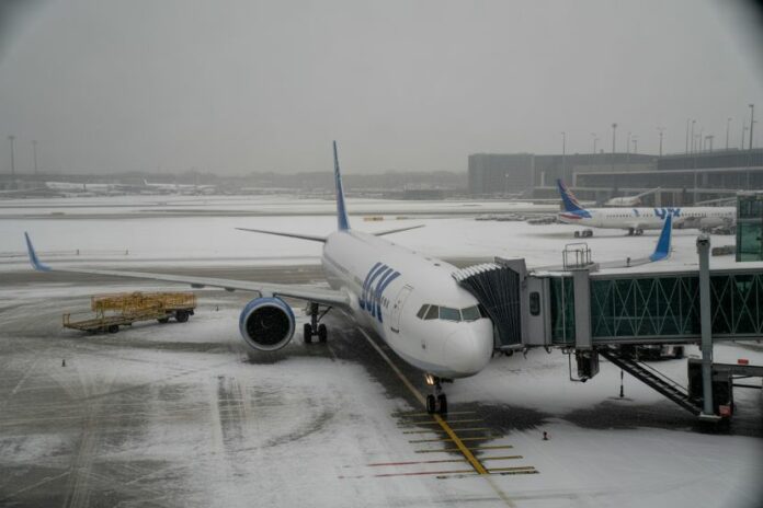 snowstorm-causes-major-disruptions-at-jf_6HVJnVbBSXyB5Onpp7eogQ_sb80lfAoRG6nzzoroNj8Mw