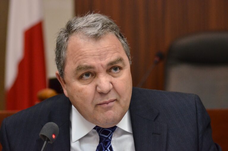 Anglu Farrugia: Snin ta’ Servizz Lejn Parlament Aktar Modern u Dinjituż