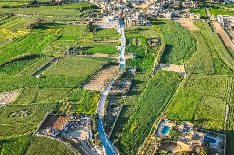 Titlesta Triq Ta’ Klula, f’Santa Luċija Għawdex sabiex b’hekk 10 minn 100 triq residenzjali mwegħdin għat-tliet snin li ġejjin issa huma lesti