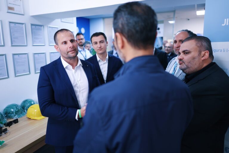Il-Prim Ministru Robert Abela jżur MedservRegis – kumpanija Maltija li qed tkompli tespandi u ssaħħaħ il-preżenza tagħha internazzjonalment
