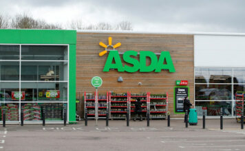 Persuni jindarbu wara attakk barra l-ħanut Asda f’Nottinghamshire.