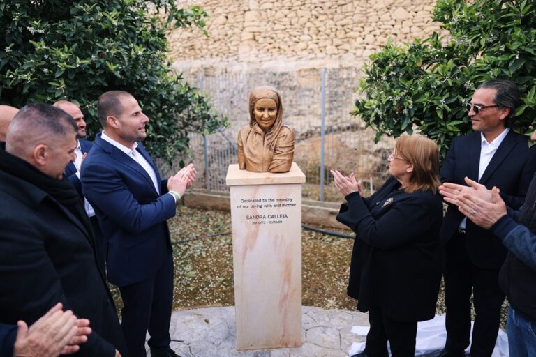 Il-Prim Ministru waqt it-tnedija tal-Fondazzjoni Sandra Calleja b’aktar ġid fil-komuni