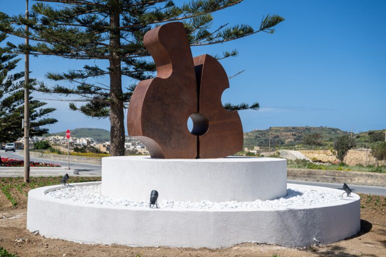 Inawgurat il-monument “Encounter”, l-ewwel minn erba’ arti pubblika f’Għawdex