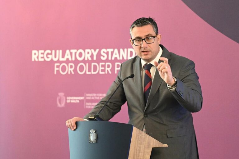 Standards Ġodda Proposti Illum biex Jissaħħu s-Servizzi tal-Kura għall-Anzjani