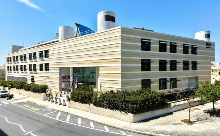 IL-ĦRUĠ TA’ €300 MILJUN F’SENIOR PREFERRED EMTN NOTES TAL-BOV JAQBEŻ IL-VALUR TAS-SOTTOSKRIZZJONI GĦAL DARBTEJN FI FTIT SIGĦAT