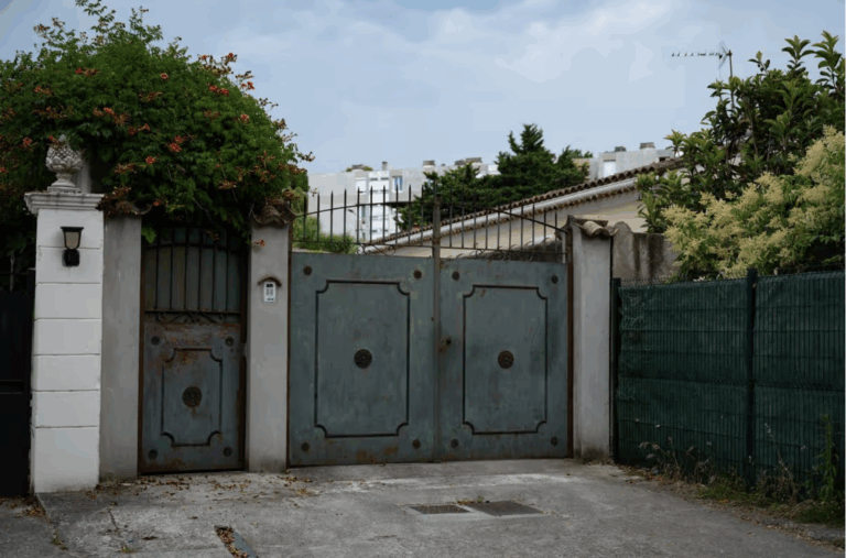 Żewġt itfal imutu wara li ommhom insiethom fil-karozza fi Franza