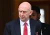 Jirreżenja l-Ministru tad-Difiża Brittaniku John Healey minħabba l-infiq militari