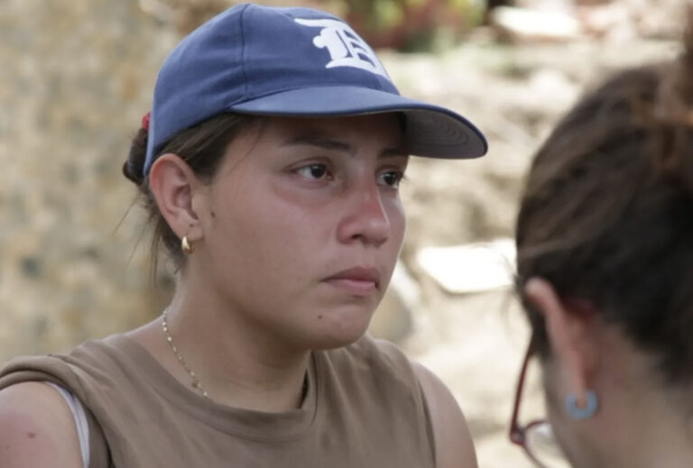 “Smajt lil ibni jibki taħt it-tifrik, iżda ma stajtx nidħol għalih”