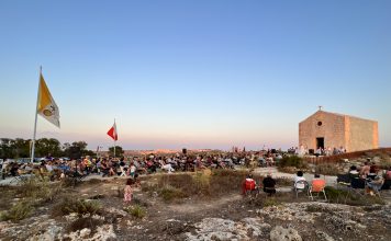 Il-festa tal-Maddalena f’kappella fuq l-irdum ta’ Ħad-Dingli