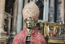 Tinsteraq il-mitre tal-bust tal-fidda ta’ San Gennaro