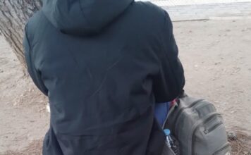 Iwaqqfuh fis-sigħat bikrin ta’ filgħodu…jgħidilhom li hu student… jurihom visa…kellhom suspett li kien sejjer għax-xogħol