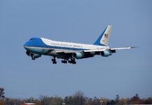 Informazzjoni ta’ possibilità ta’ theddida… Trump ibiddel l-ajruplan u ħalla ġurnalisti u staff tiegħu fuq l-Air Force One b’theddida