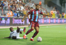 Mohamed Salah maqbud f’kaos fil-club ta’ Trabzonspor