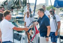 Il-Ministru Byron Camilleri jiltaqa’ mal-atleti Maltin tal-ibburdjar qabel il-Palermo-Montecarlo Regatta