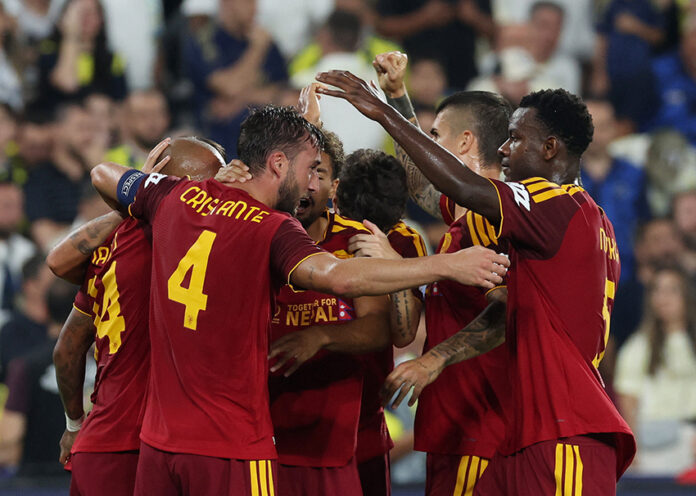 UEFA Champions League - Fenerbahce v AS Roma